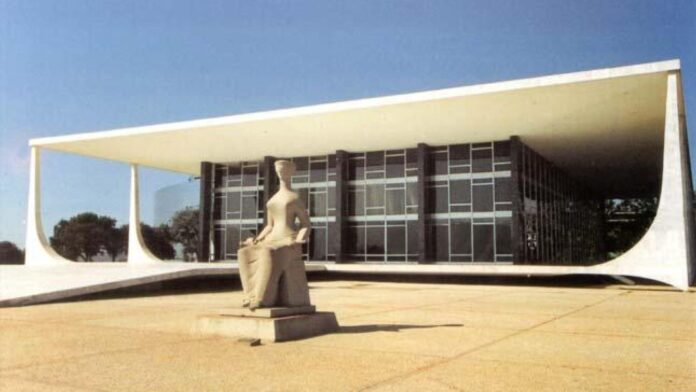 STF conclui julgamento e mantém foro especial mesmo após saída do cargo